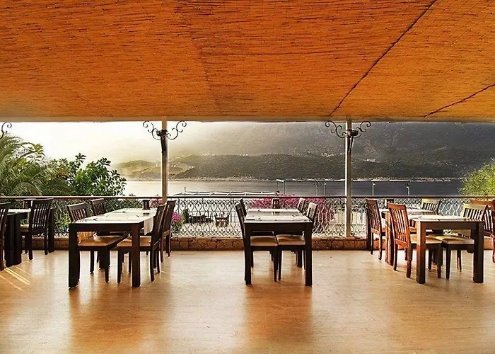 Korsan Ada Hotell Kaş